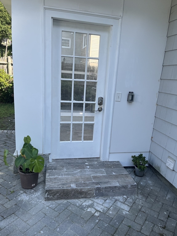 24 Leslie Rd # B