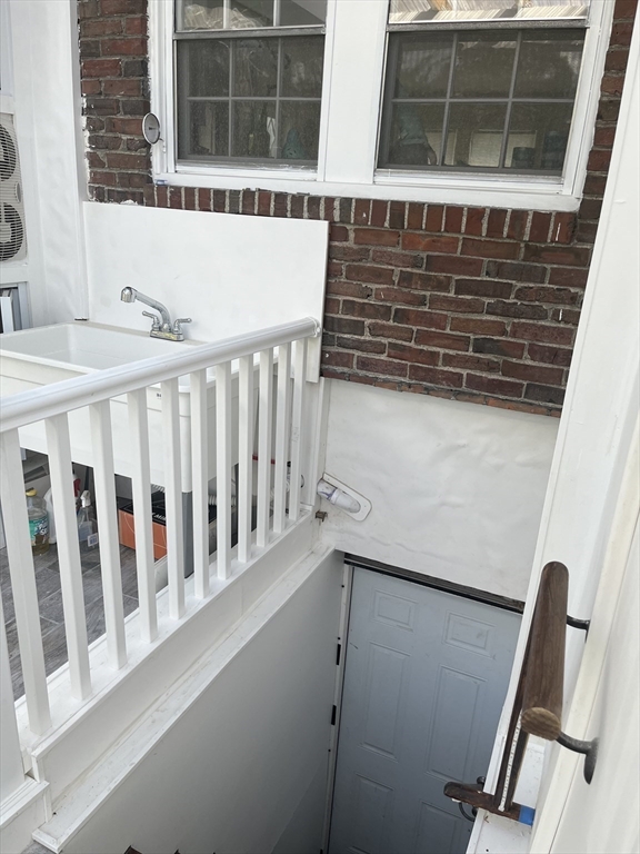 24 Leslie Rd # B