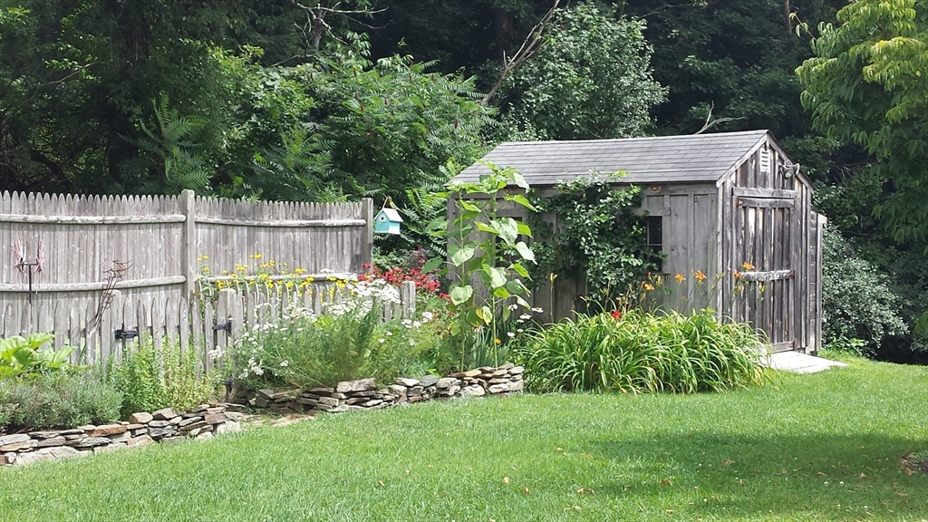 298 Torrey Rd, Southbridge