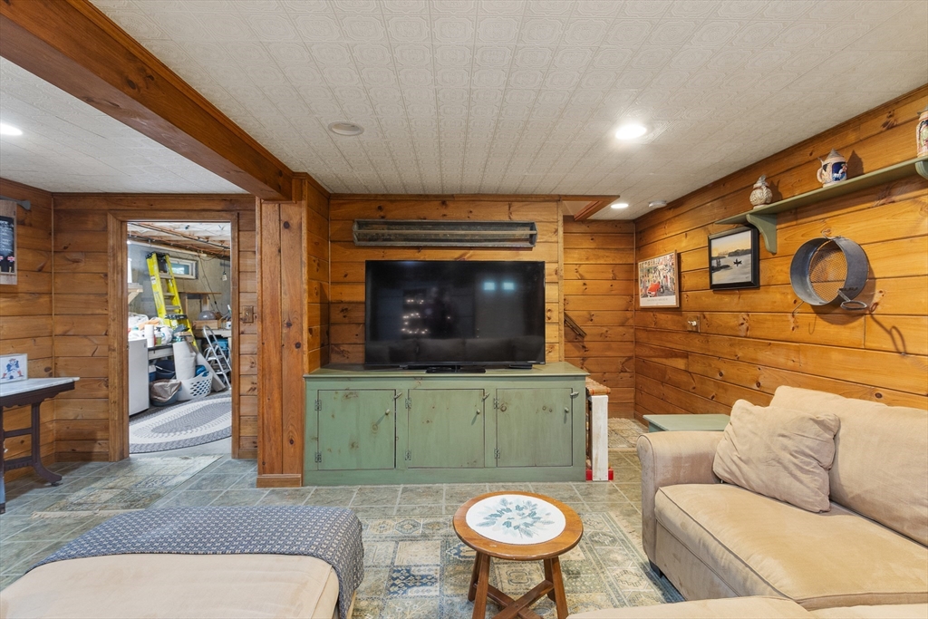 298 Torrey Rd, Southbridge