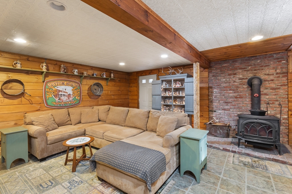 298 Torrey Rd, Southbridge