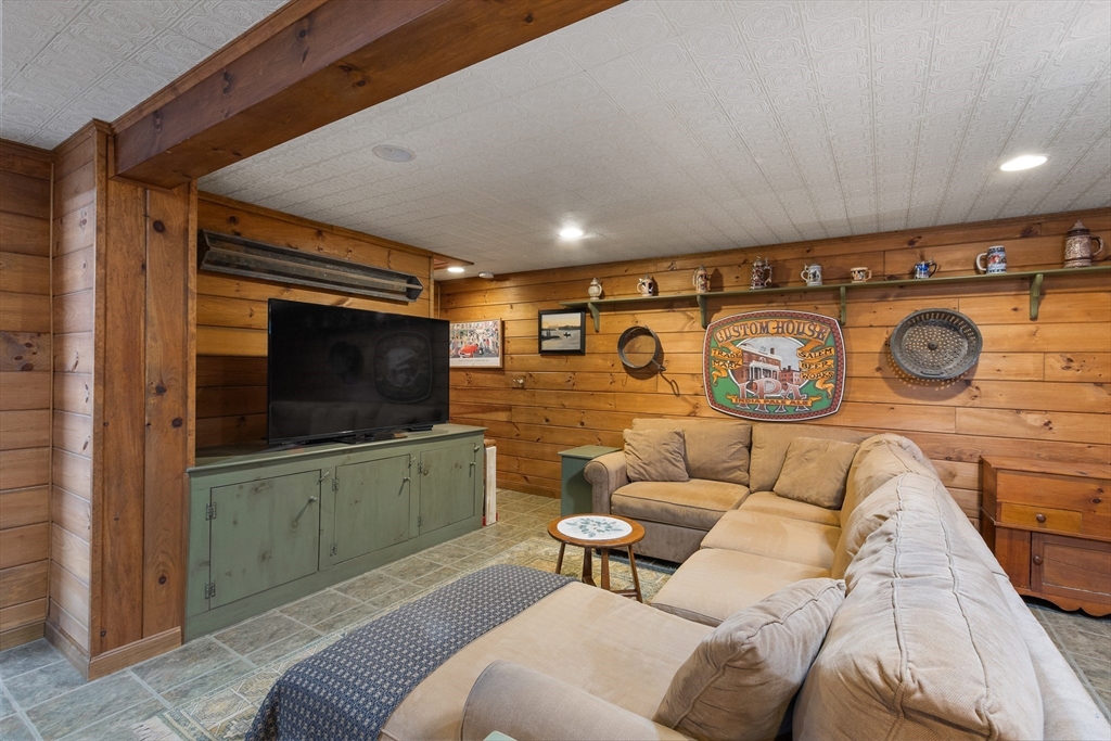 298 Torrey Rd, Southbridge