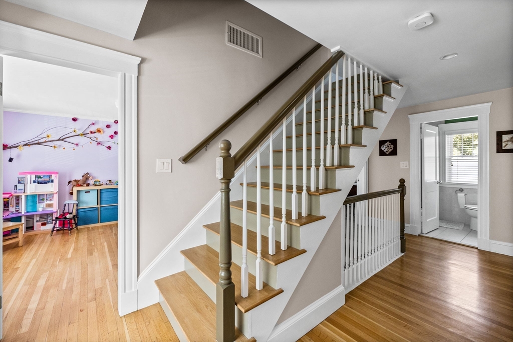 17 Woburn St