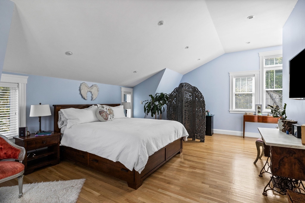 17 Woburn St