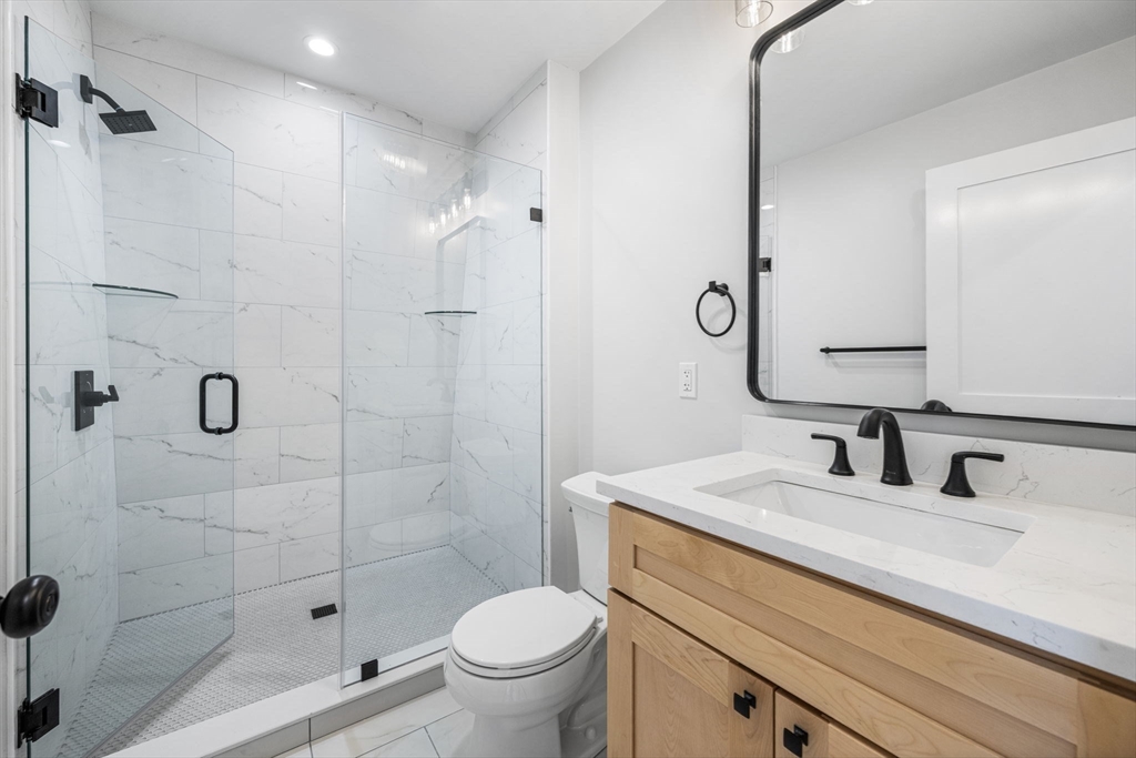 3 Franklin St # 4