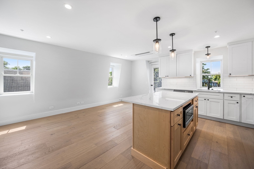 3 Franklin St # 4