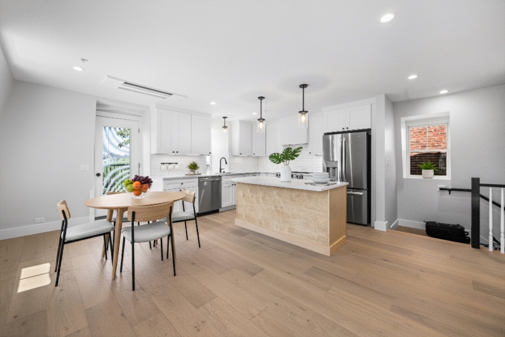 3 Franklin St # 4