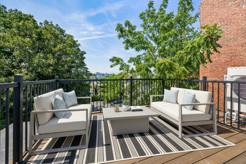 3 Franklin St # 4