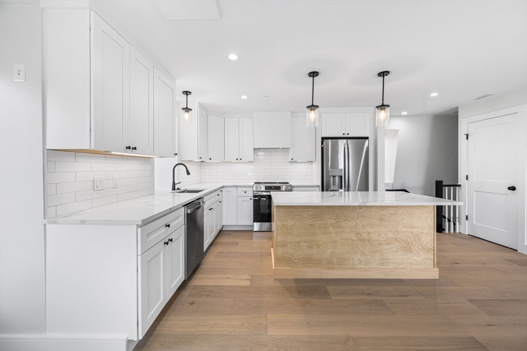 3 Franklin St # 4