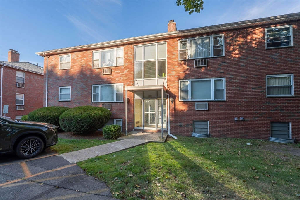 974 N Main St # 3