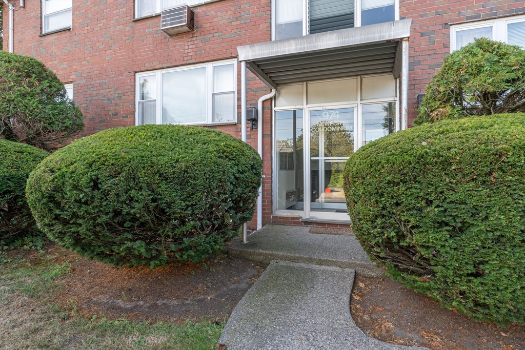 974 N Main St # 3