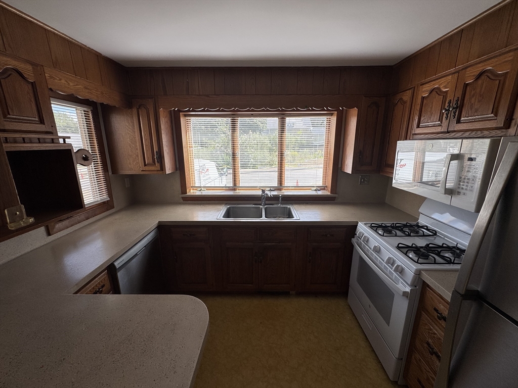 42 Benjamin Rd