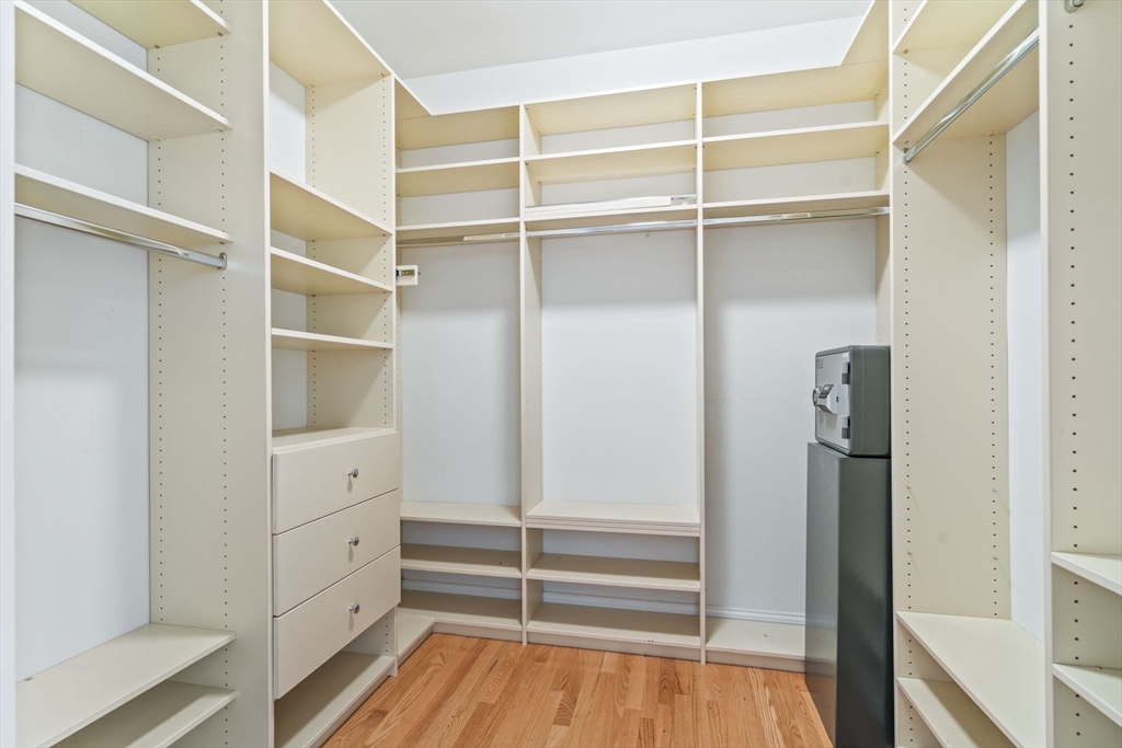 11 Pondside Lane # 11, Bolton Unit: 11