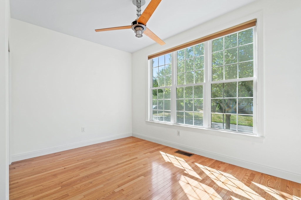 11 Pondside Lane # 11, Bolton Unit: 11