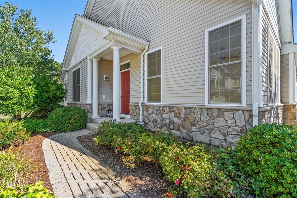 11 Pondside Lane # 11, Bolton Unit: 11