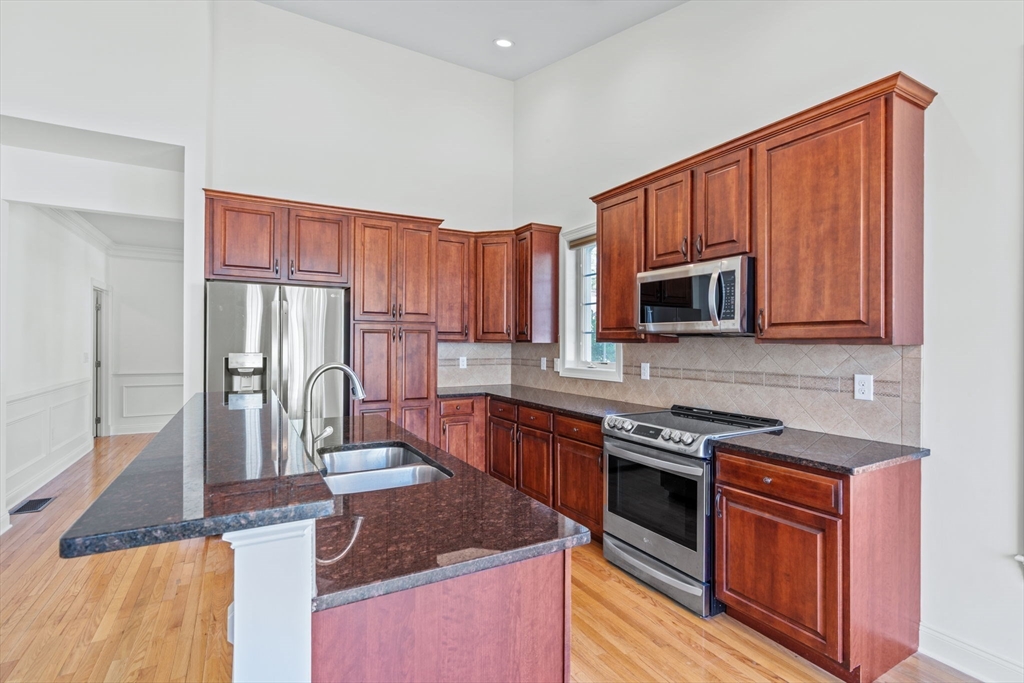 11 Pondside Lane # 11, Bolton Unit: 11