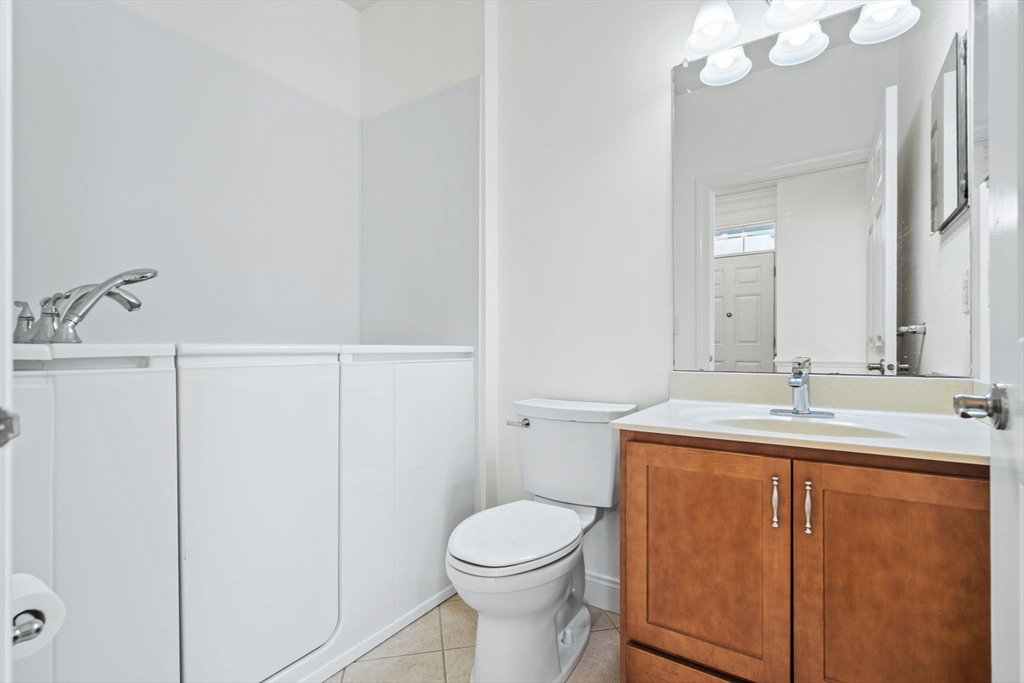 11 Pondside Lane # 11, Bolton Unit: 11