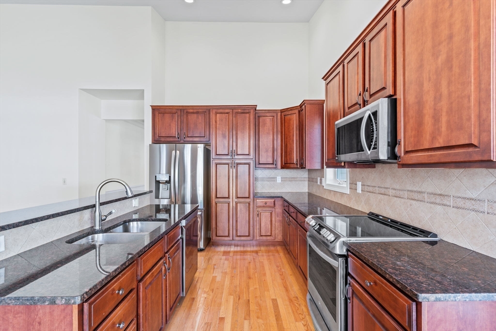 11 Pondside Lane # 11, Bolton Unit: 11