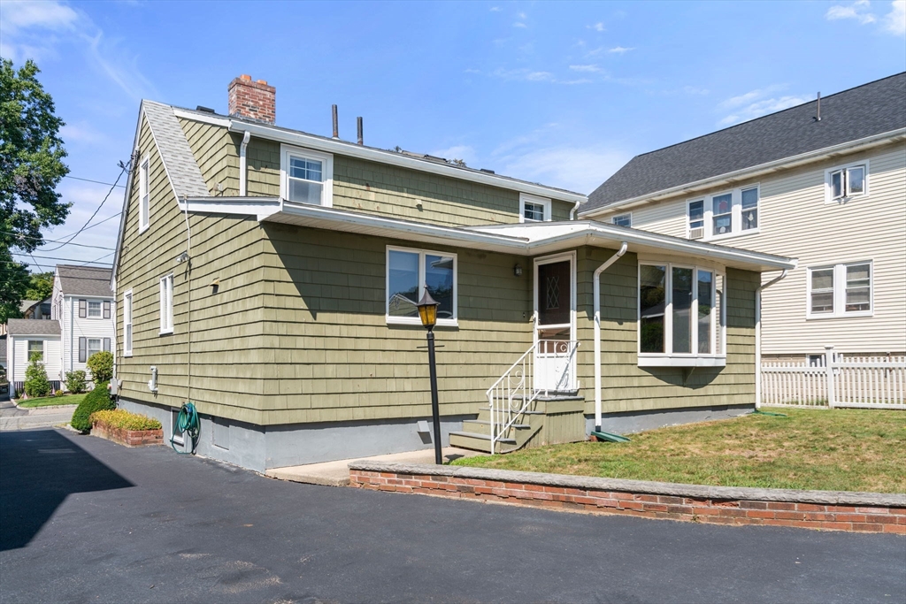 44 Bromfield St, Watertown