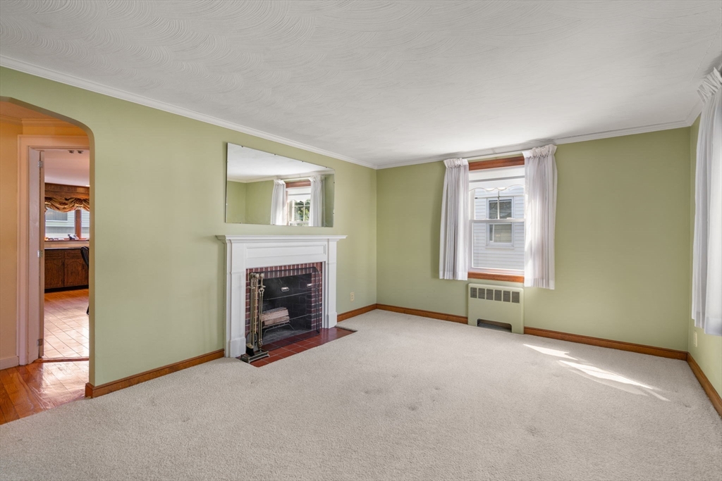 44 Bromfield St, Watertown