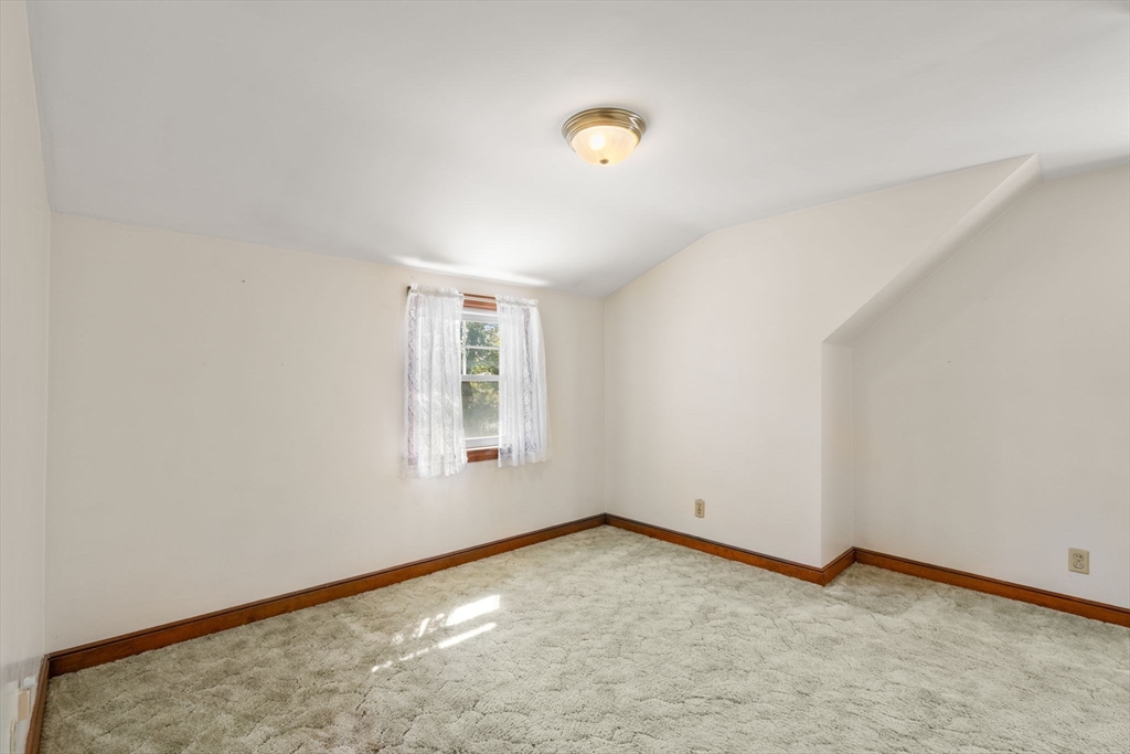 44 Bromfield St, Watertown