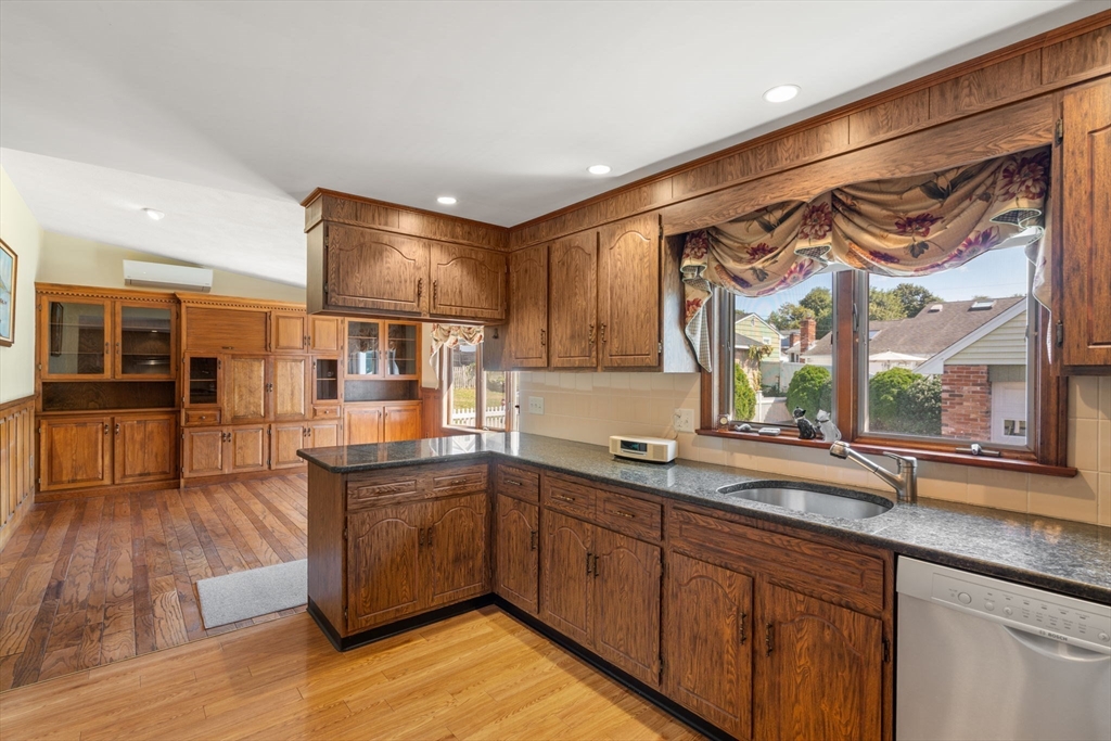 44 Bromfield St, Watertown