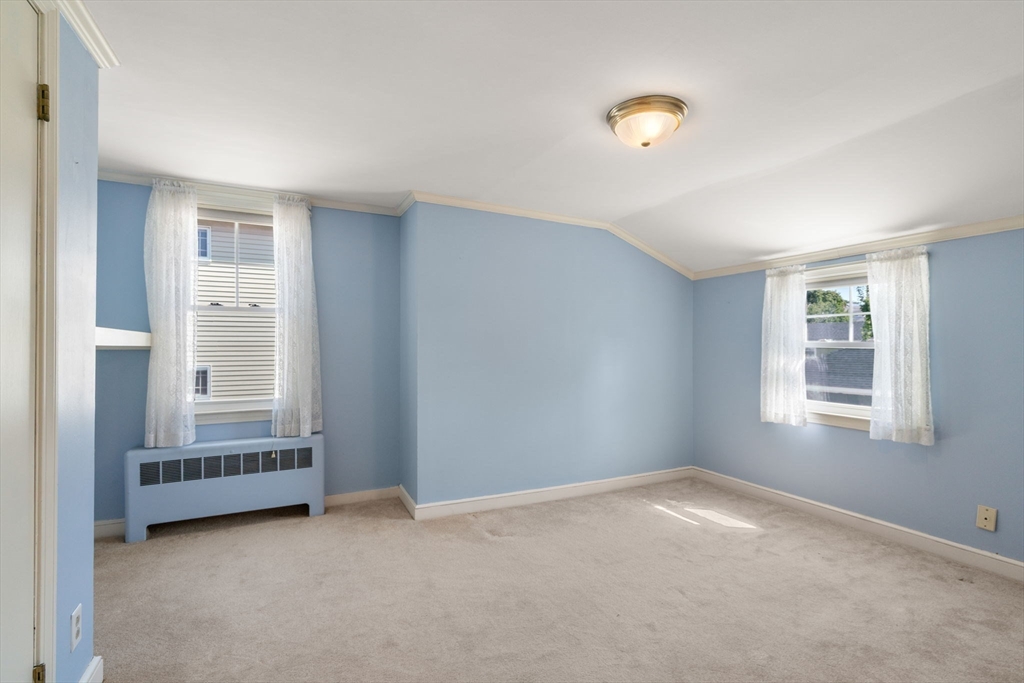 44 Bromfield St, Watertown