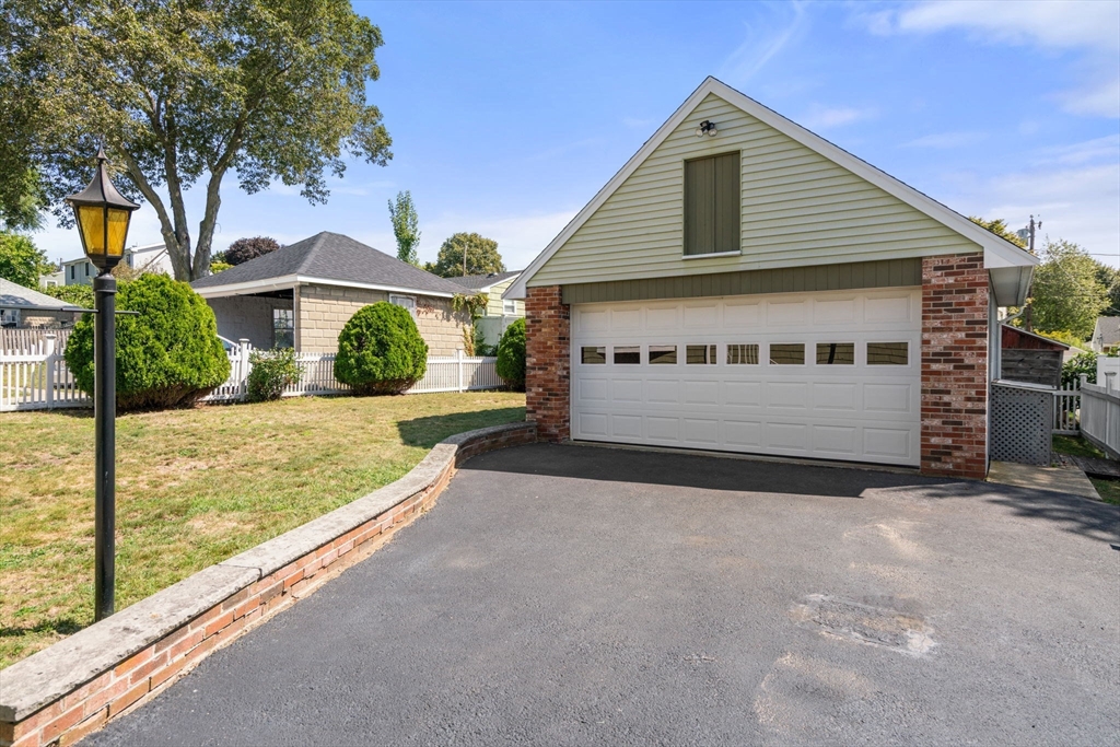 44 Bromfield St, Watertown