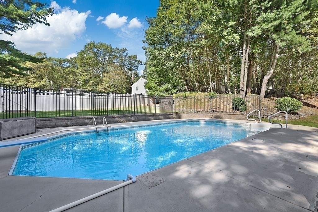 10 Cliff Drive