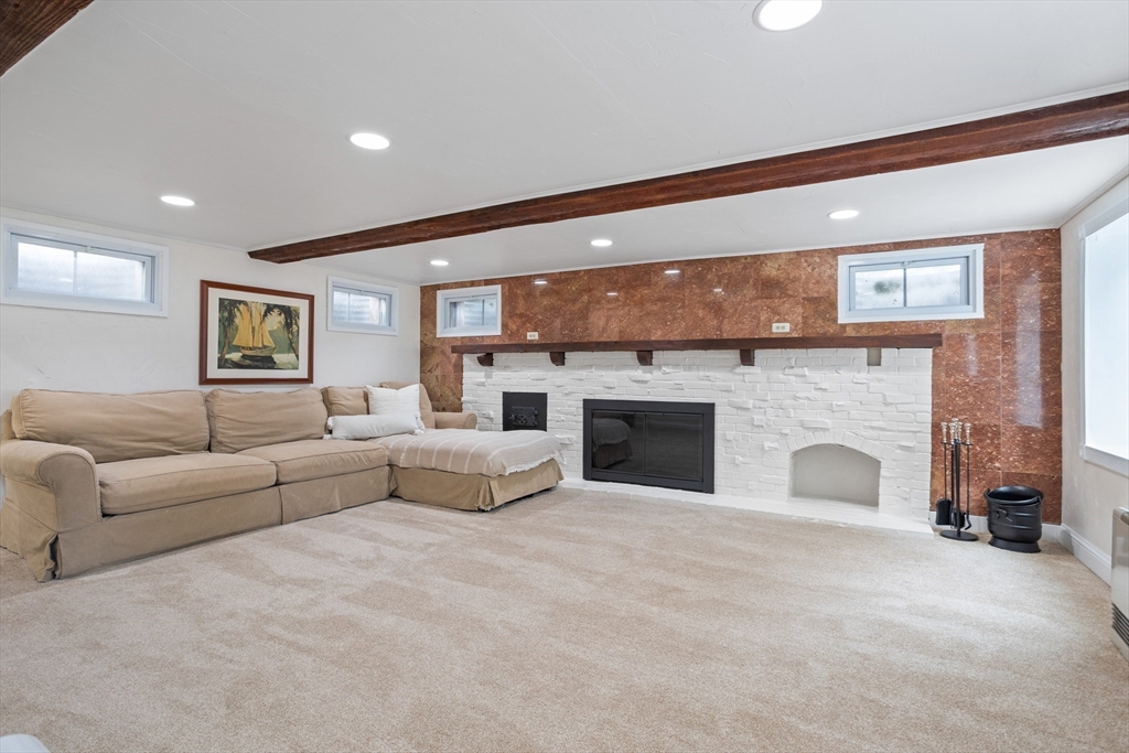 552 Farm Rd