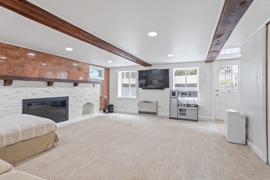 552 Farm Rd