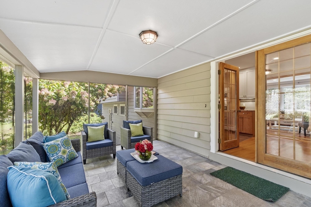 6 Black Horse Dr