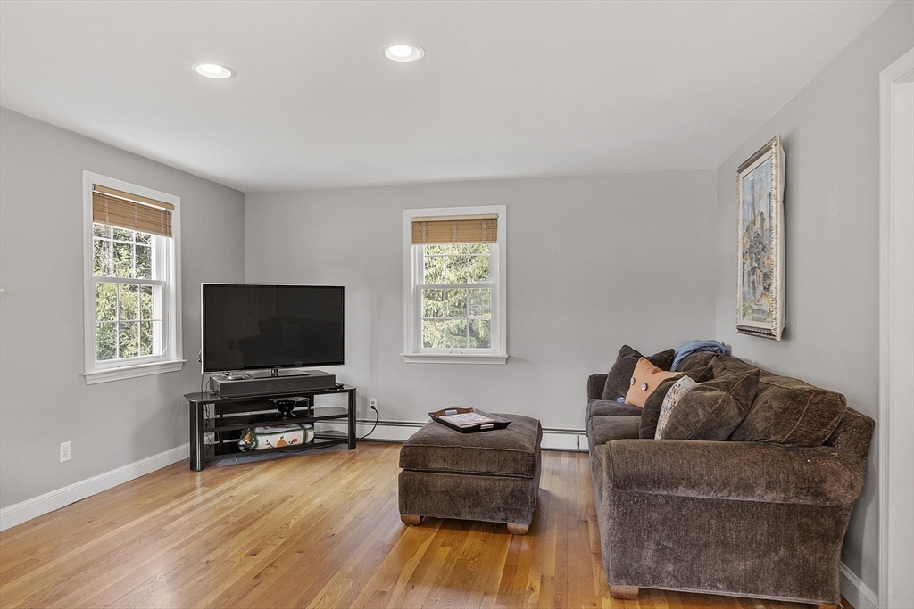 52 Chestnut Hill Rd