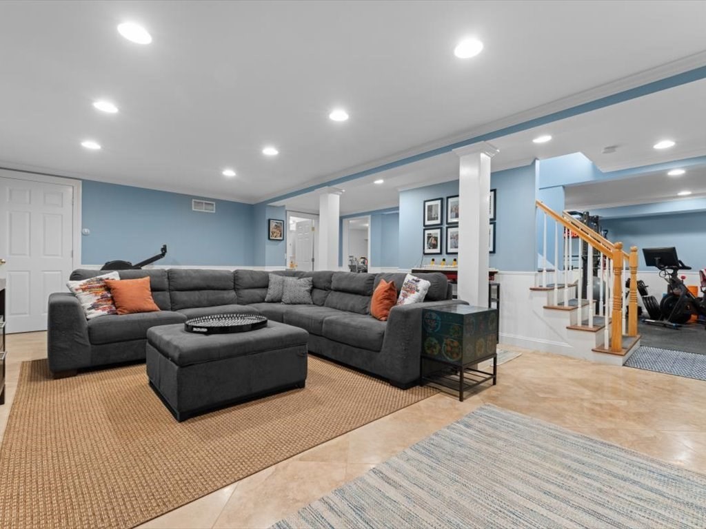 89 Puritan Dr