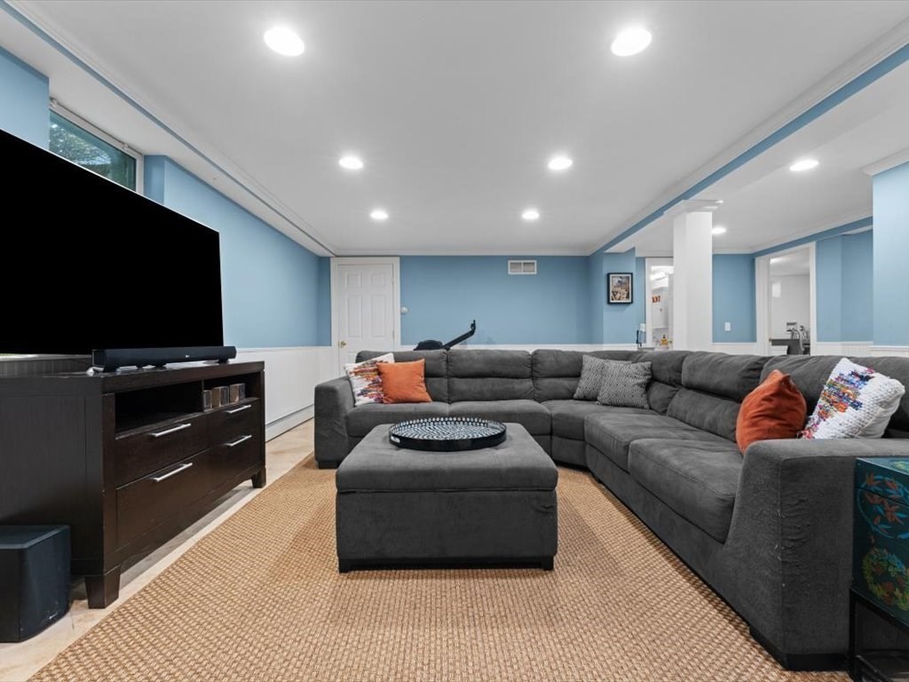 89 Puritan Dr