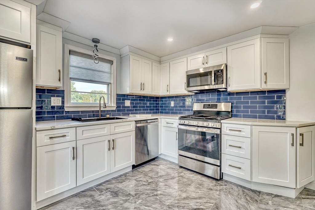 28 Border Rd, Holbrook