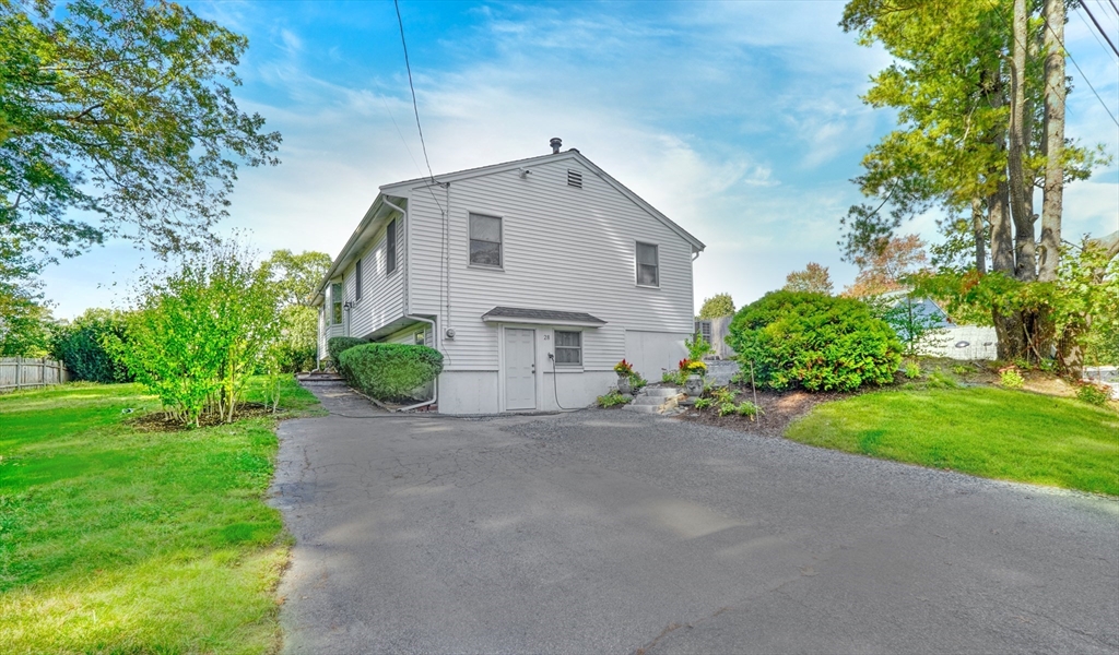 28 Border Rd, Holbrook