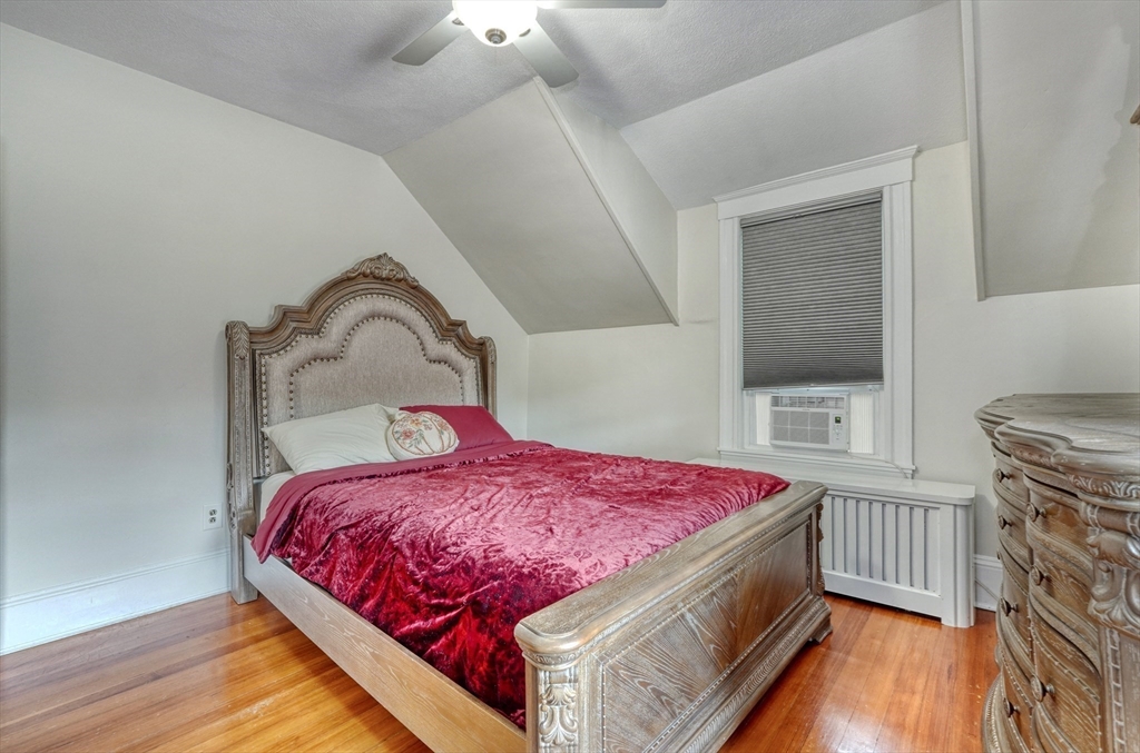 235 Curve St