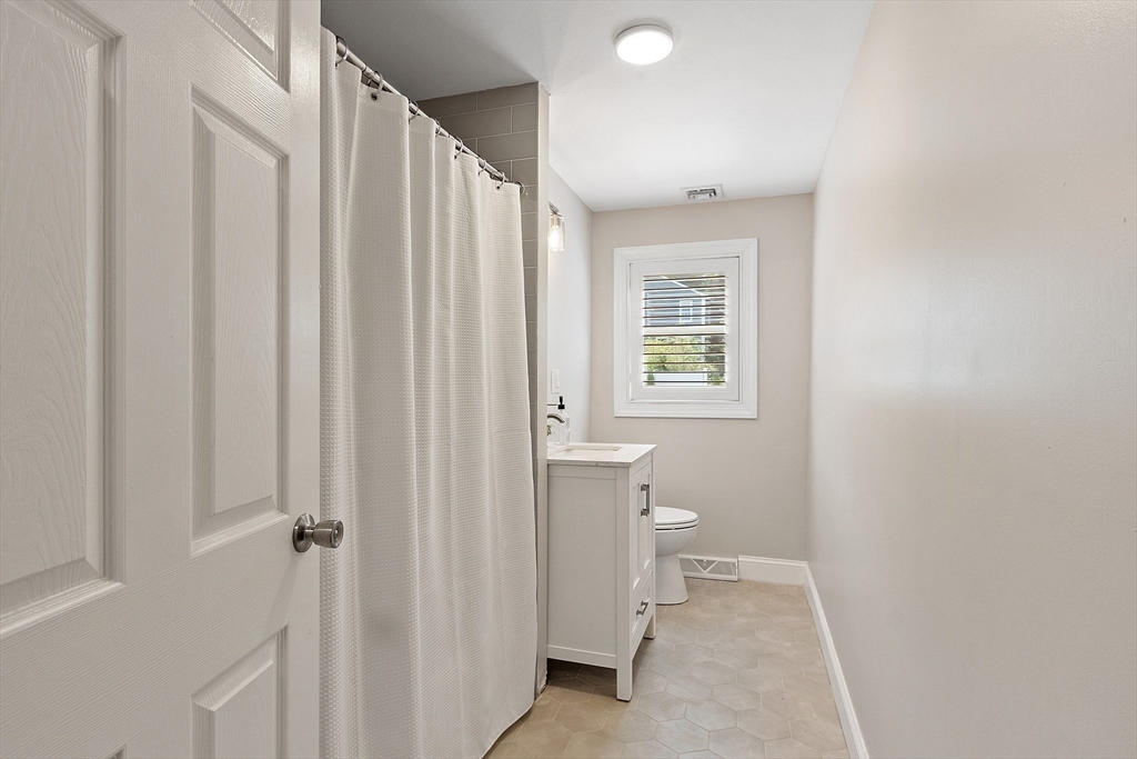 30 Paul Revere Rd, Acton