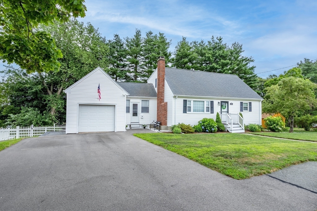 55 Kent Dr, Hudson