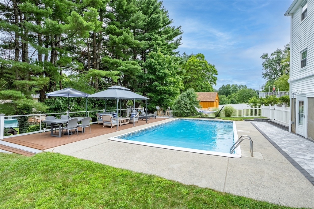 55 Kent Dr, Hudson