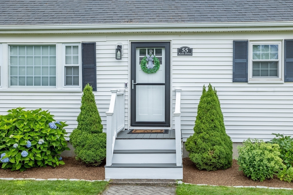55 Kent Dr, Hudson
