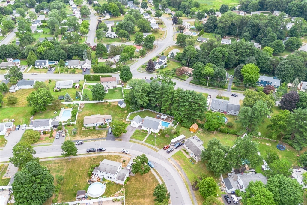 55 Kent Dr, Hudson