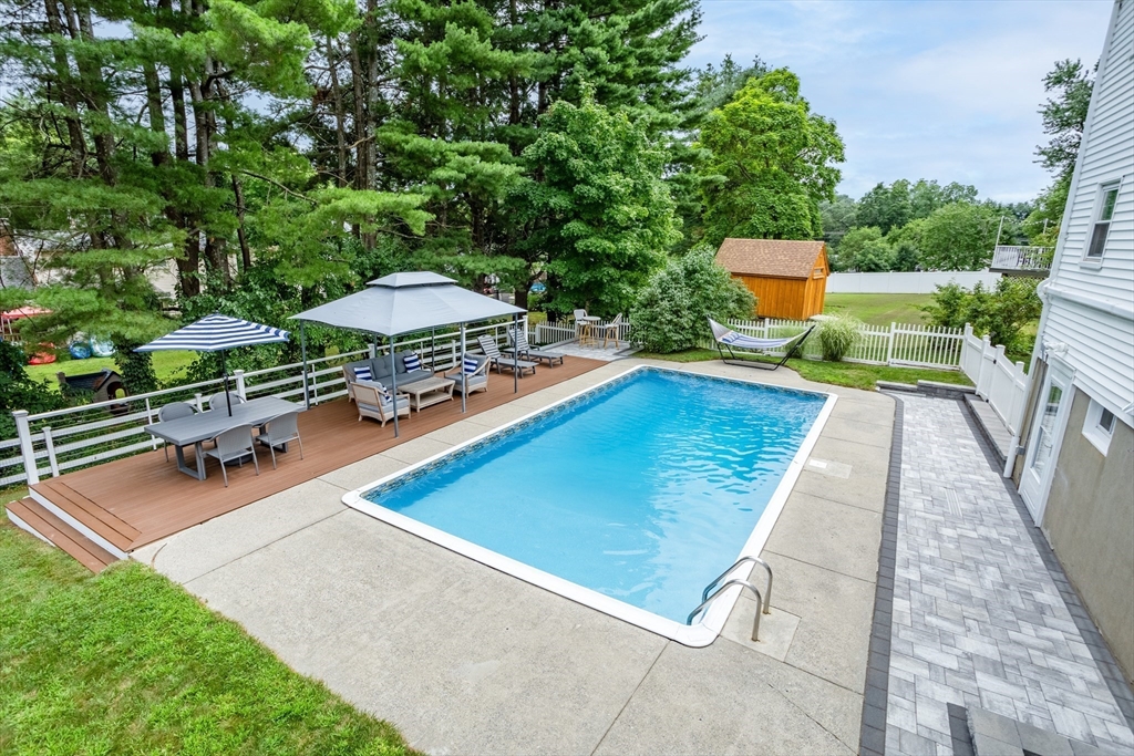 55 Kent Dr, Hudson