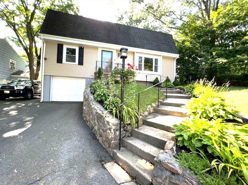 57 Norval Ave, Stoneham