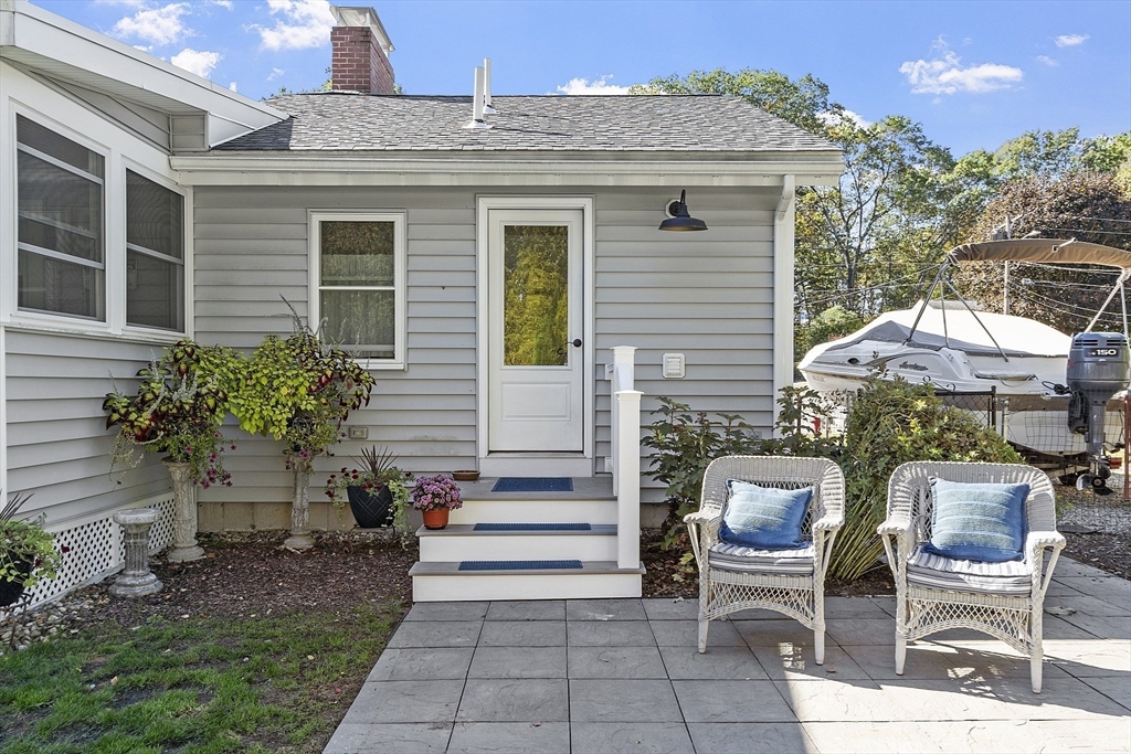 16 Jonathan Dr
