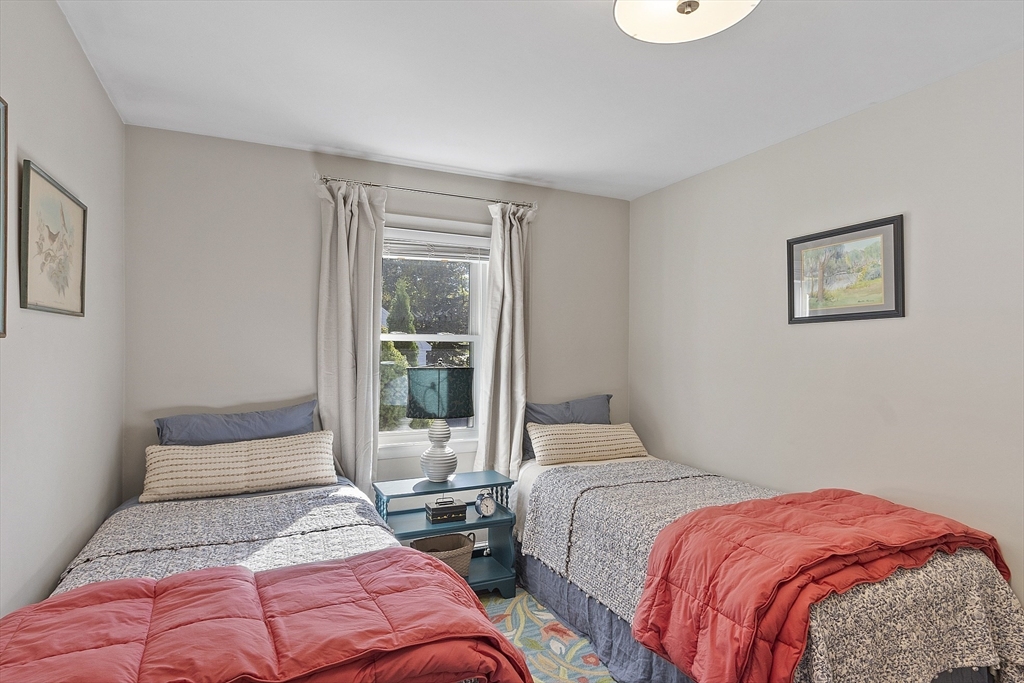 16 Jonathan Dr