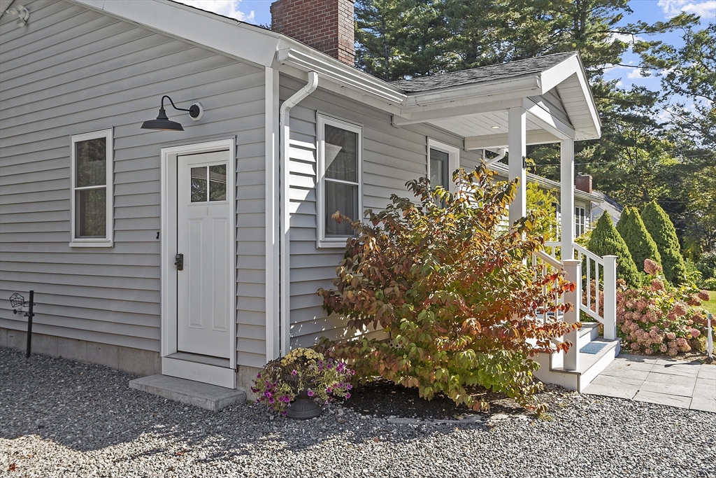 16 Jonathan Dr