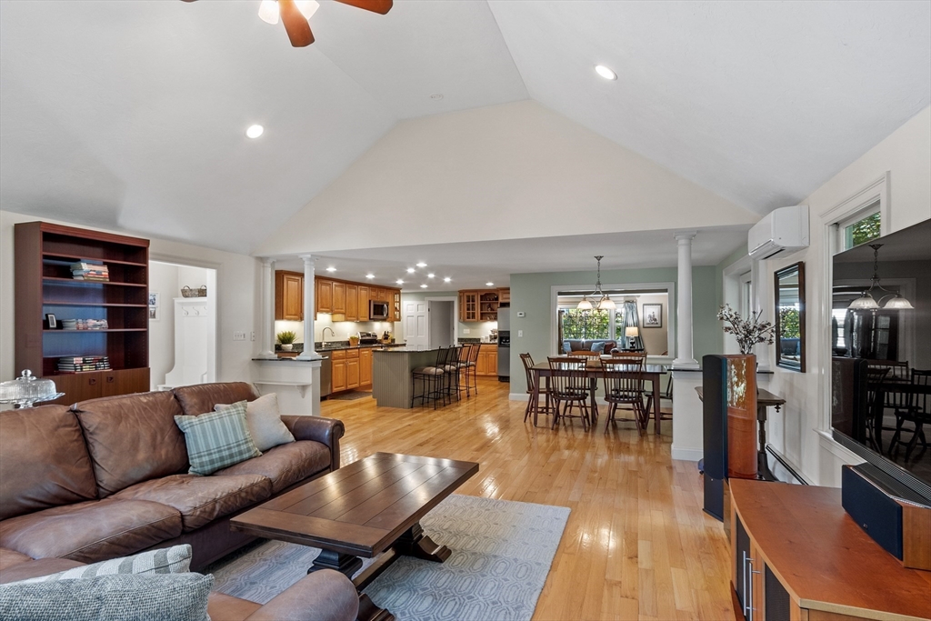 31 Mohawk Dr