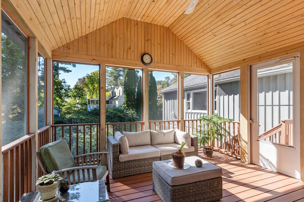 31 Mohawk Dr